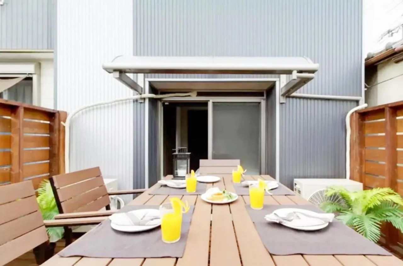 Holiday home Sakura House Terrace: Convenient Dekijima Stay Near USJ Osaka